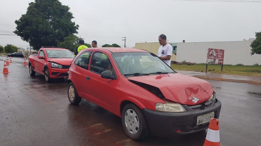 Mulher apresenta dor lombar após engavetamento no Santa Cruz
