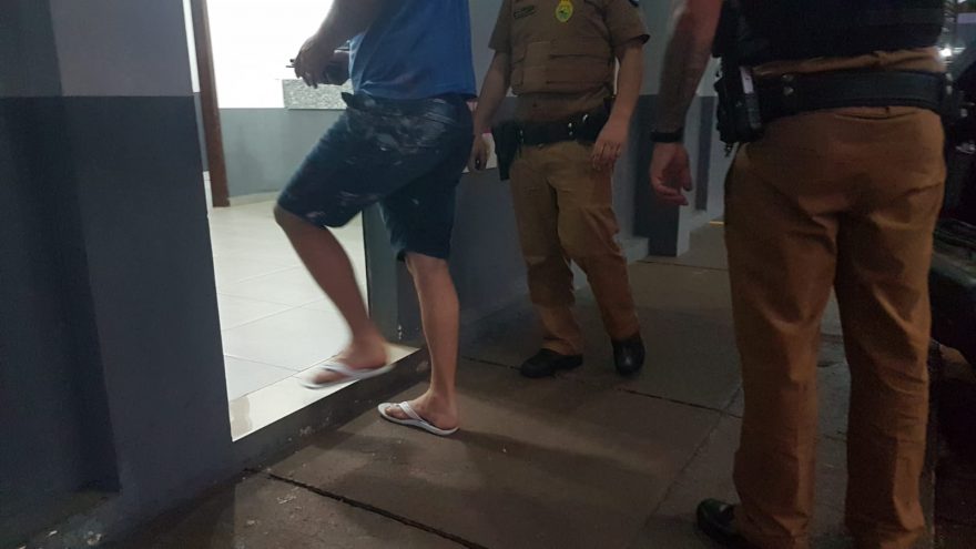 Homem é preso após agredir companheira no Floresta