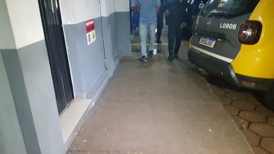 Homem com mandado de prisão em aberto por homicídio é detido