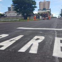 Imagem referente a Após polêmica de acidentes e agentes da Transitar furando preferencial, faixas são pintadas na Rua da Bandeira