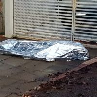 Homem morre em frente a portão de residência no bairro Turisparque