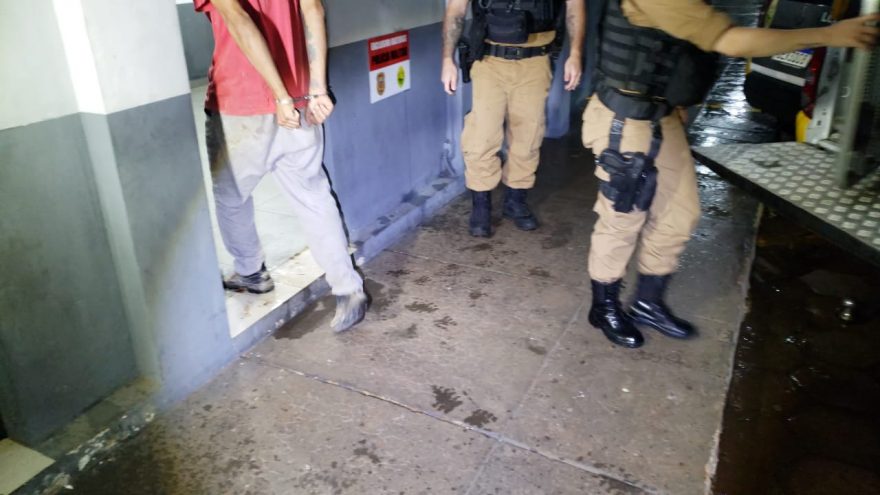 Polícia Militar cumpre mandados de prisão e indivíduo é detido