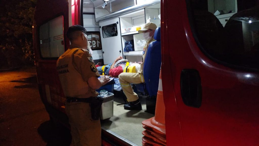 Com ferimentos na cabeça, homem pede ajuda a moradores no bairro Esmeralda
