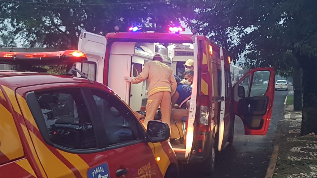 Homem fica ferido ao sofrer queda de bicicleta no centro de Cascavel