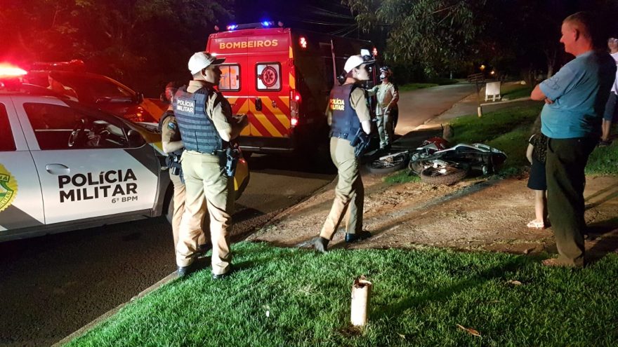 Motociclista colide contra lixeira e fica ferido