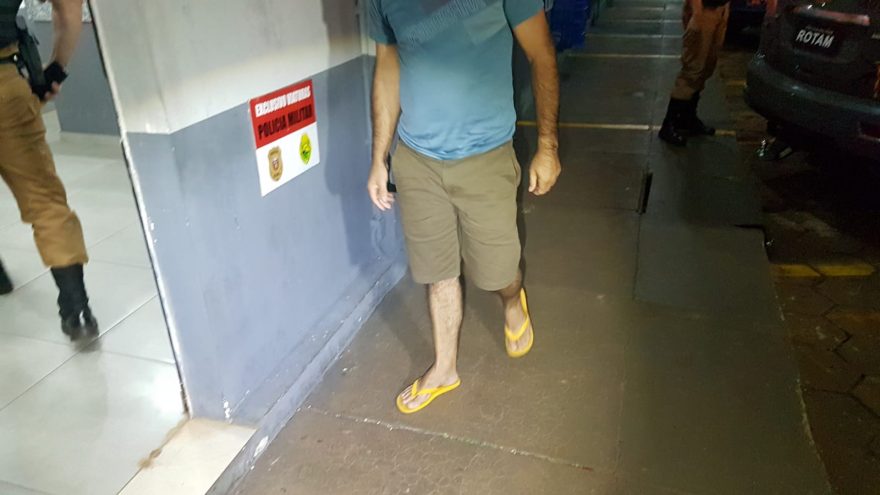 Homem com mandado de prisão por descumprir medida protetiva é detido pela PM