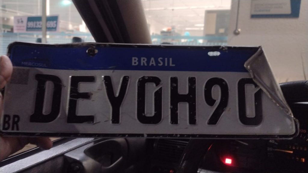 Placa de veículo foi encontrada na região central