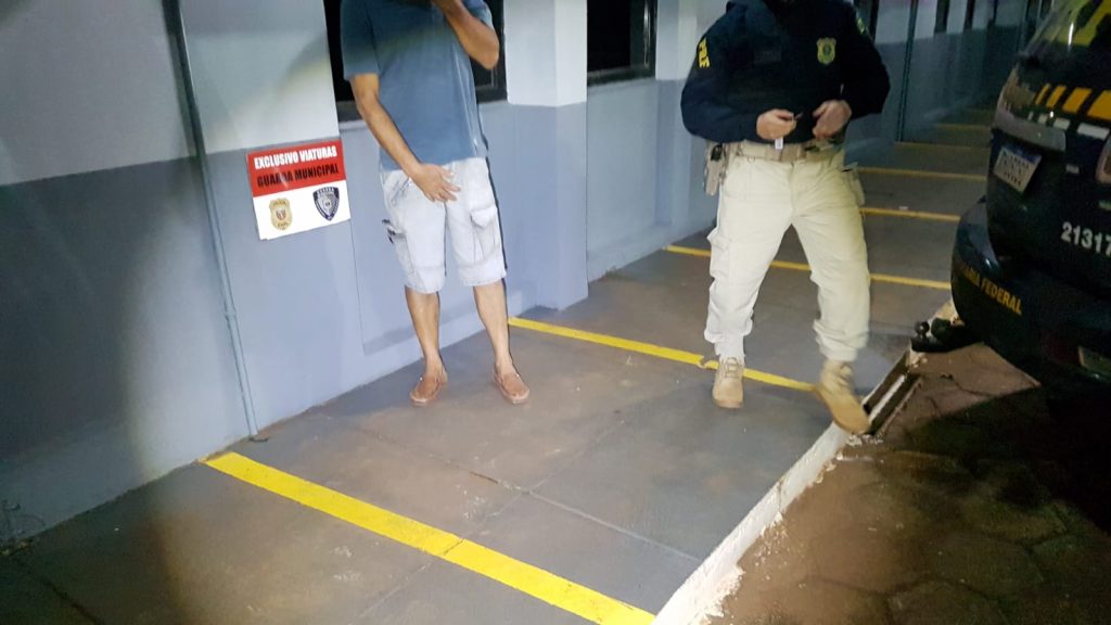 PRF detém homem embriagado que colidiu em três carros na BR-277
