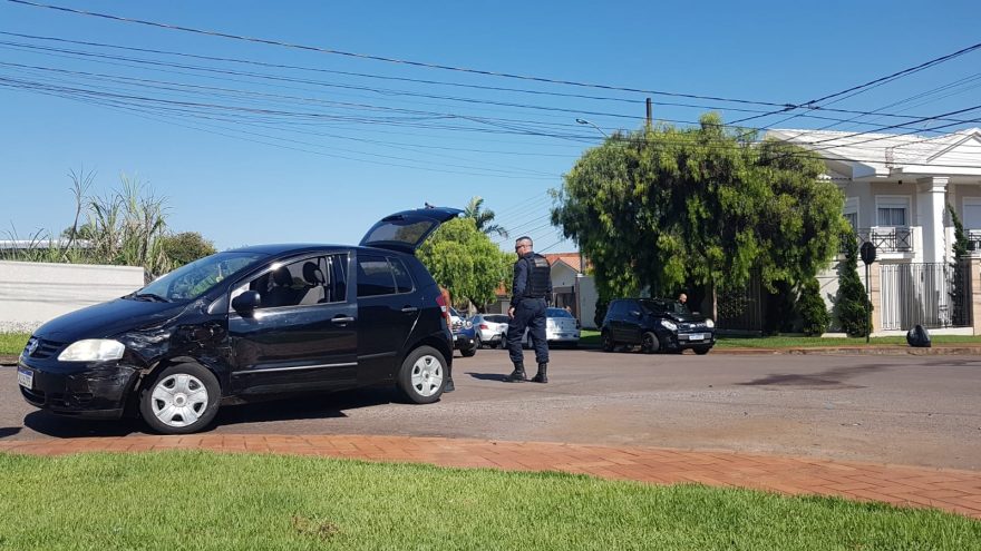 Carros se envolvem em colisão no Coqueiral e Bombeiros são acionados