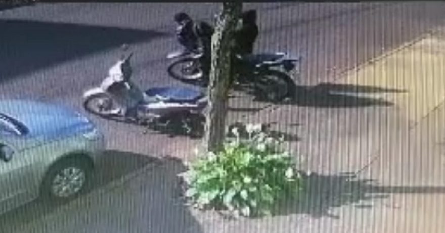 Câmera flagra tentativa de furto de motocicleta no Alto Alegre