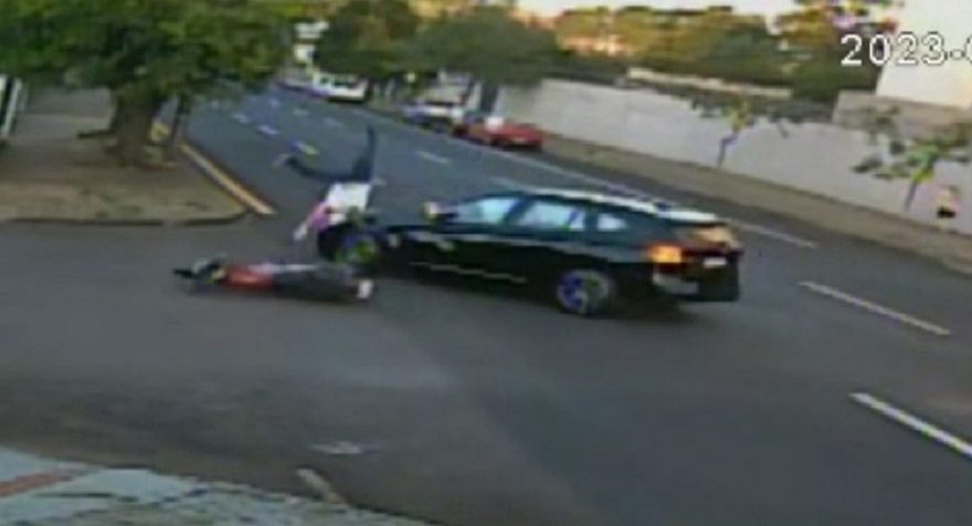 Câmera flagra grave acidente que deixou motociclista com dedo amputado
