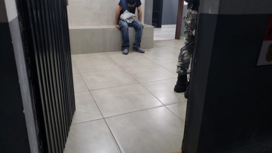 Homem em posse de drogas e munições é detido no bairro Periolo