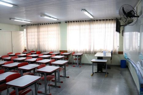 Prefeitura abre licitação para aquisição de cadeiras, longarinas, quadros e conjuntos para refeitórios