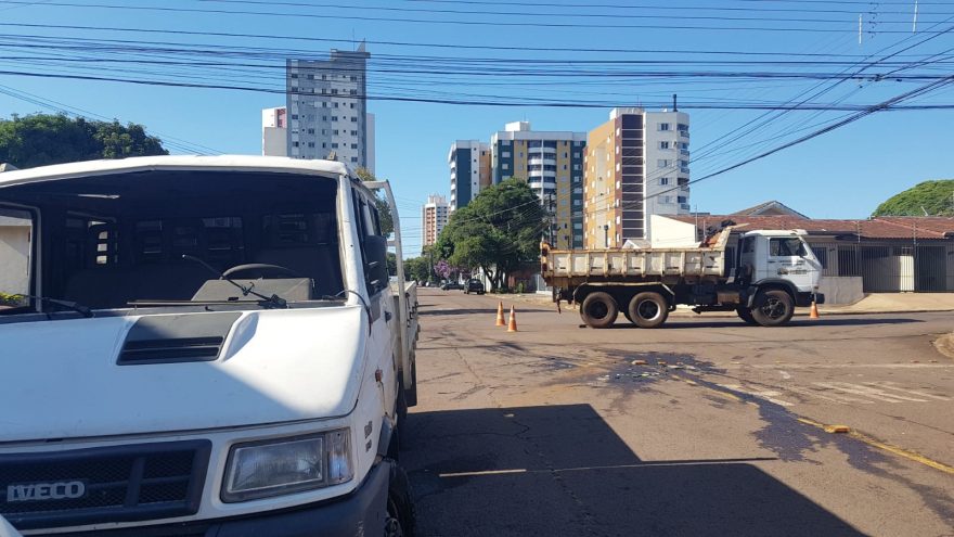 Caminhões se envolvem em colisão no Centro de Cascavel