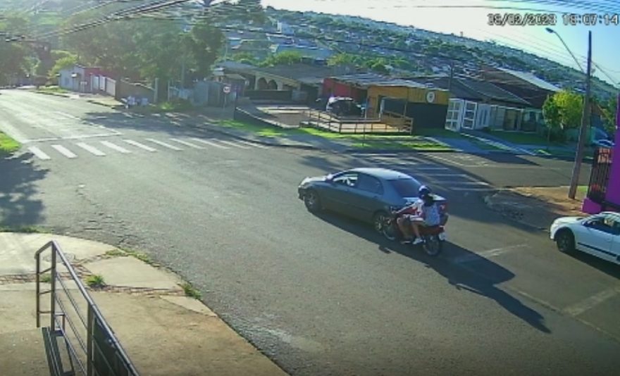 Câmera flagra acidente que deixou adolescente ferida na rua Europa