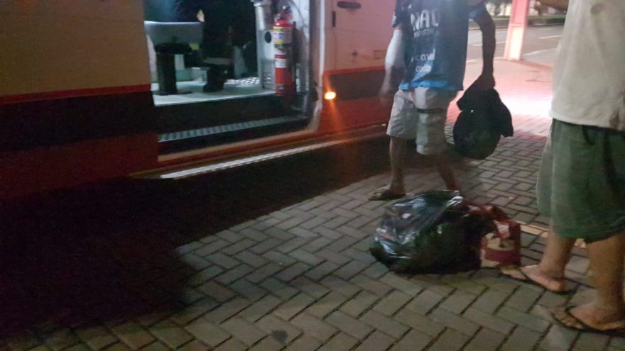 Indivíduos tentam arrombar farmácia para “pegar remédio” para amigo
