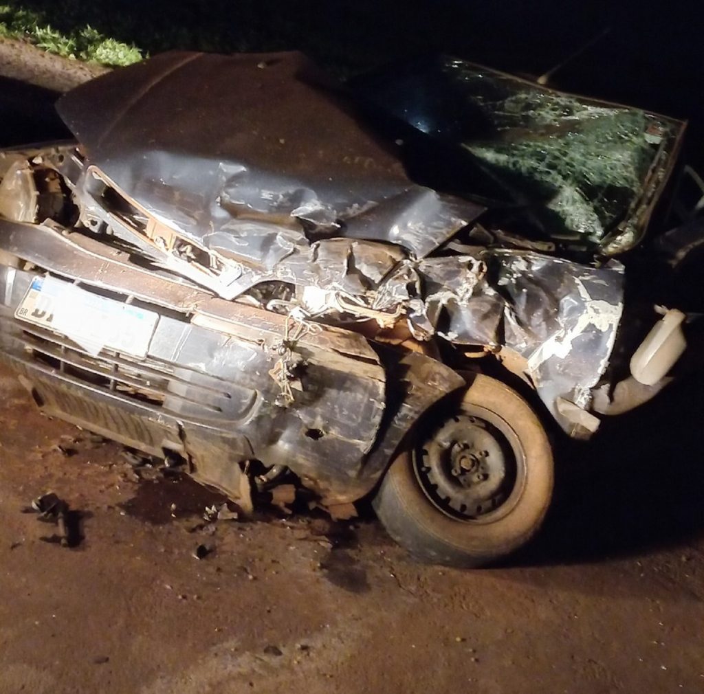 Motorista fica ferido após colidir frontalmente contra caminhão na PR-495, em Missal Motorista fica ferido após colidir frontalmente contra caminhão na PR-495, em Missal