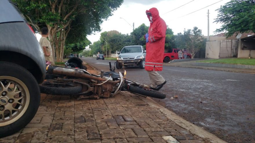 Siate atende motociclista que ficou ferido em acidente no Bairro Periolo