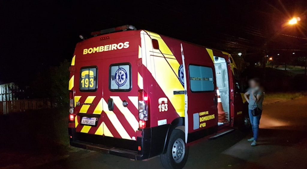 Idosa sofre fratura em fêmur ao cair no banheiro de casa