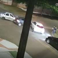 Imagem referente a Câmera flagra colisão de trânsito que envolveu três carros no Santa Felicidade