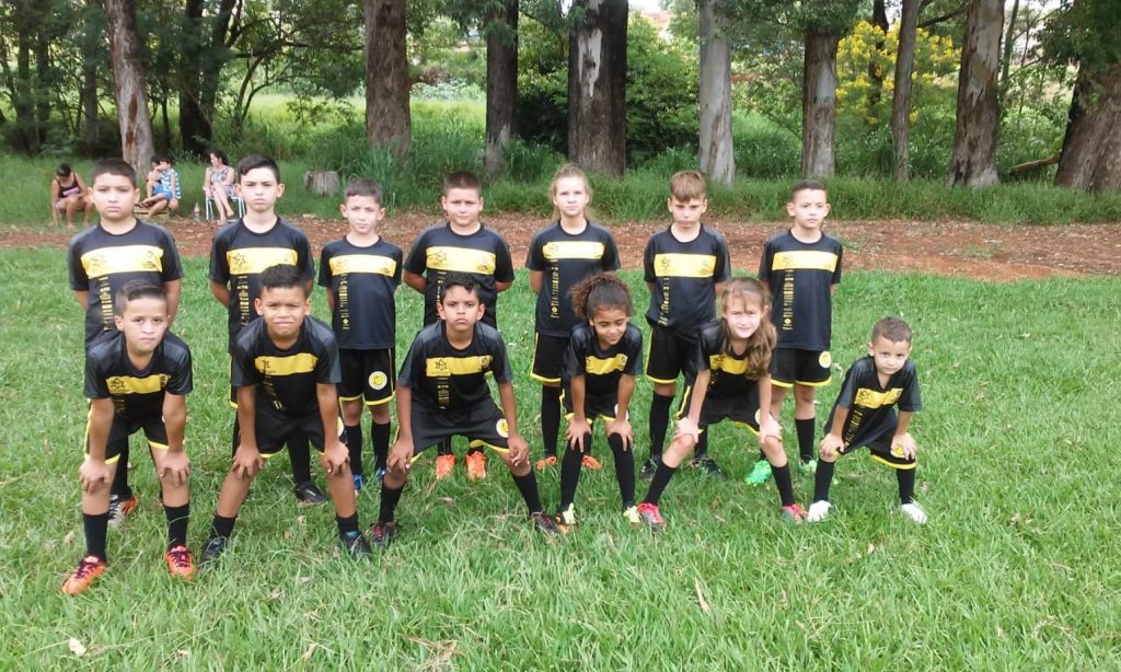 Núcleos Santa Cruz e Colméia irão atender 500 crianças do projeto Atletas de Jesus de futebol Núcleos Santa Cruz e Colméia irão atender 500 crianças do projeto Atletas de Jesus de futebol