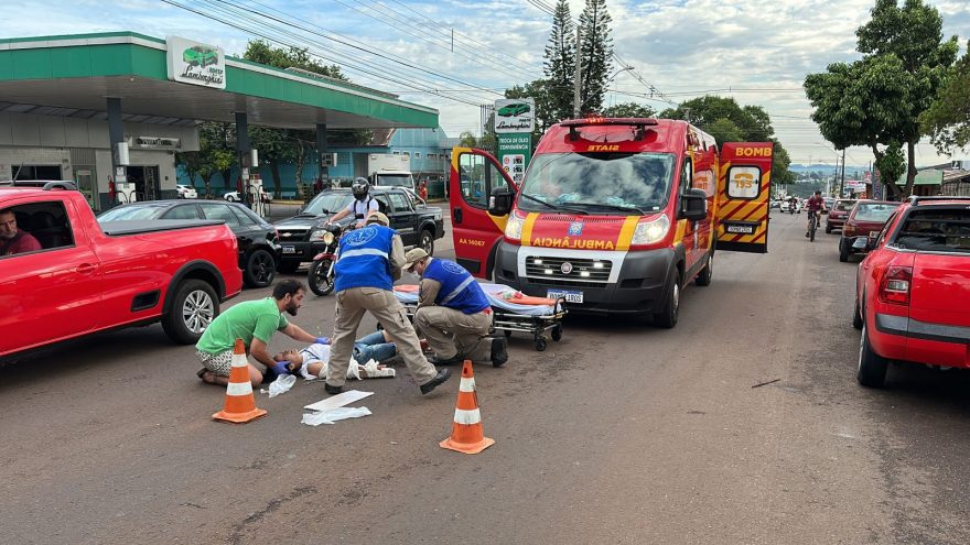 Mulher fica em estado grave após ser atropelada por moto