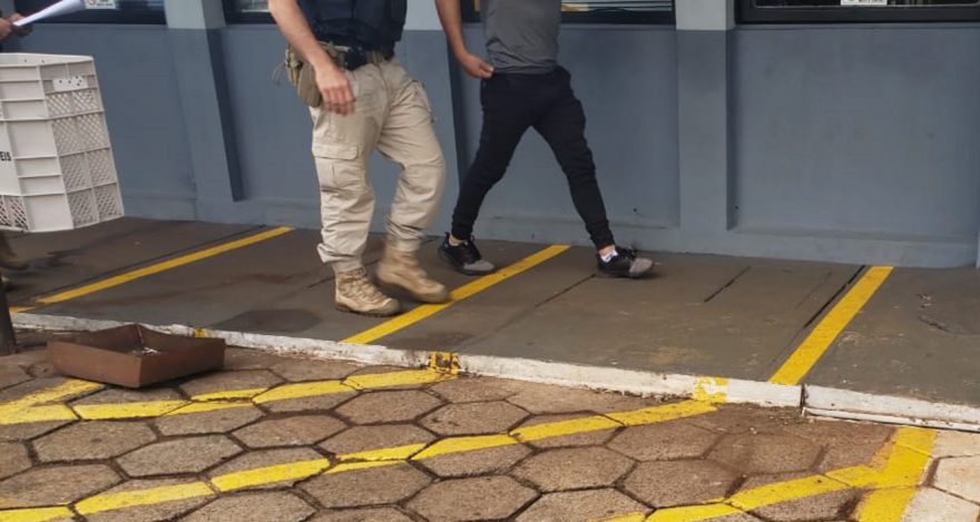 Após término, mulher registra boletim sobre furto de veículo e ex, ao ser abordado pela PRF, é detido