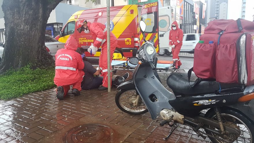 Motoboy fica ferido em acidente no Centro