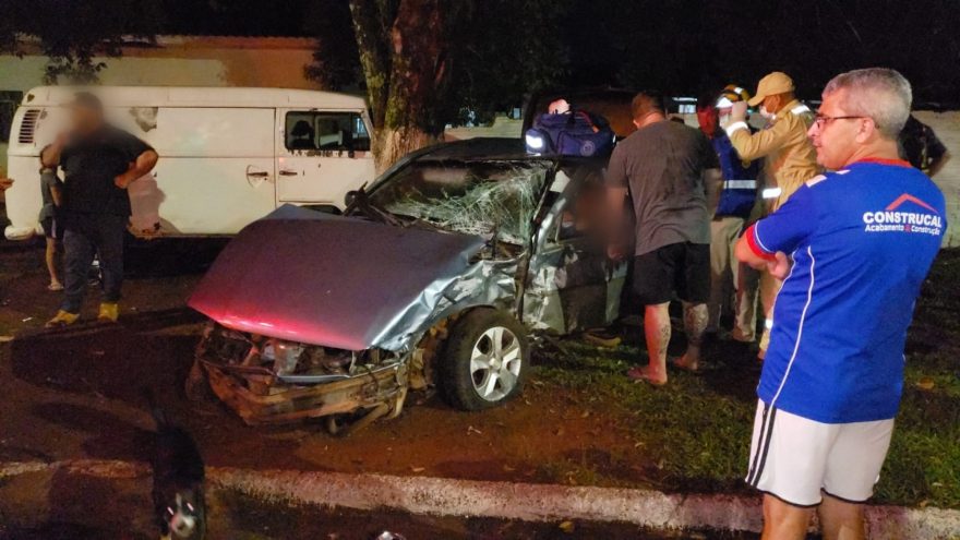 Grave colisão deixa casal e crianças feridos no Brasília
