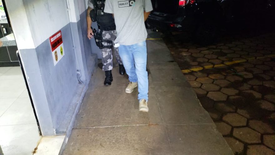 Homem em posse de pedra de crack é detido pelo Pelotão de Choque