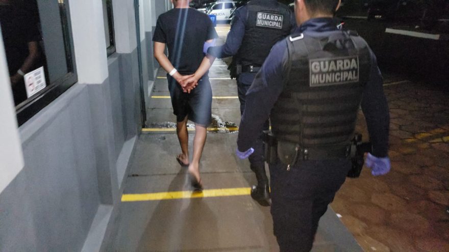 Homem invade a casa da ex-esposa e acaba detido no 14 de Novembro