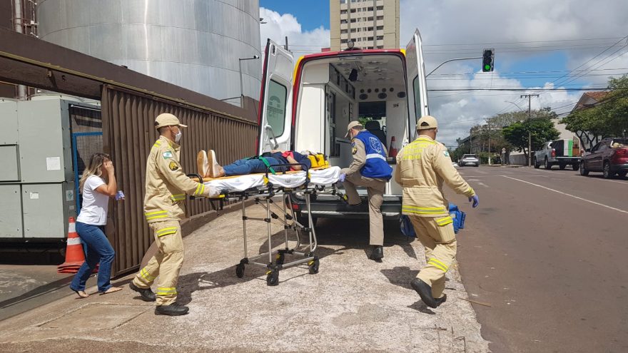 Idosa fica ferida após cair da escada no Shopping