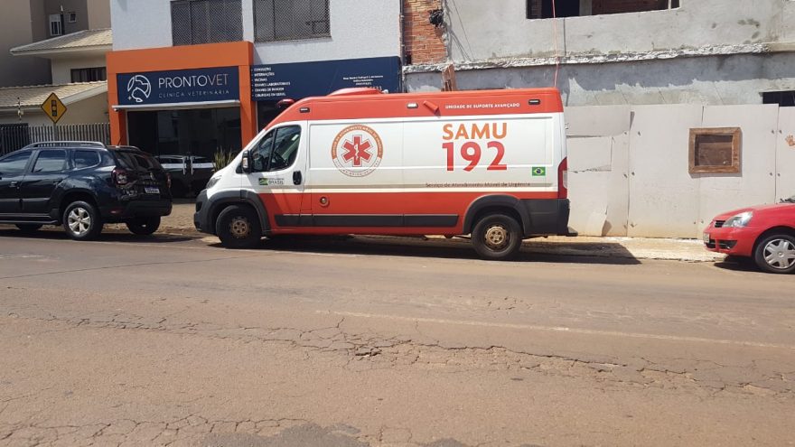 Mulher com escoriações é socorrida pelo Samu em via pública