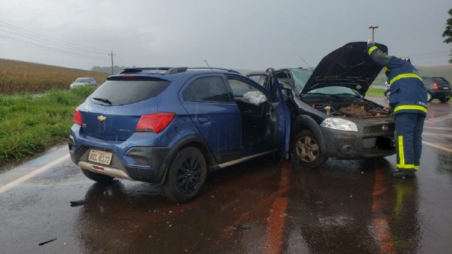 Mulher sofre fratura no punho em acidente de trânsito na BR-467
