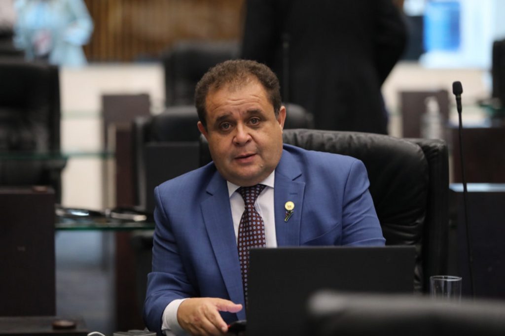 Deputados aprovam votos de pesar por morte de jornalistas em Cascavel