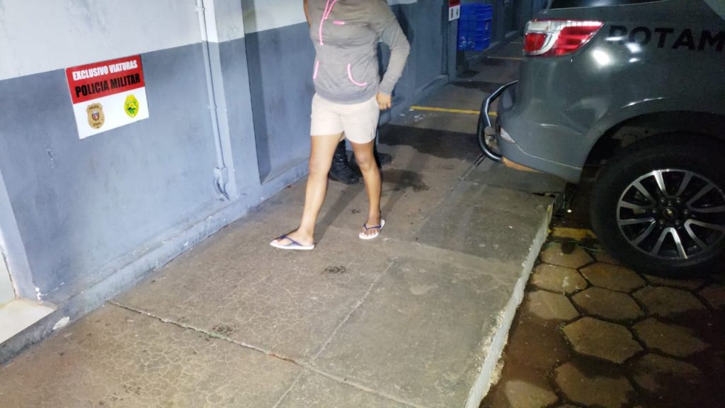 Mulher detida com buchas de cocaína é levada à 15ª SDP