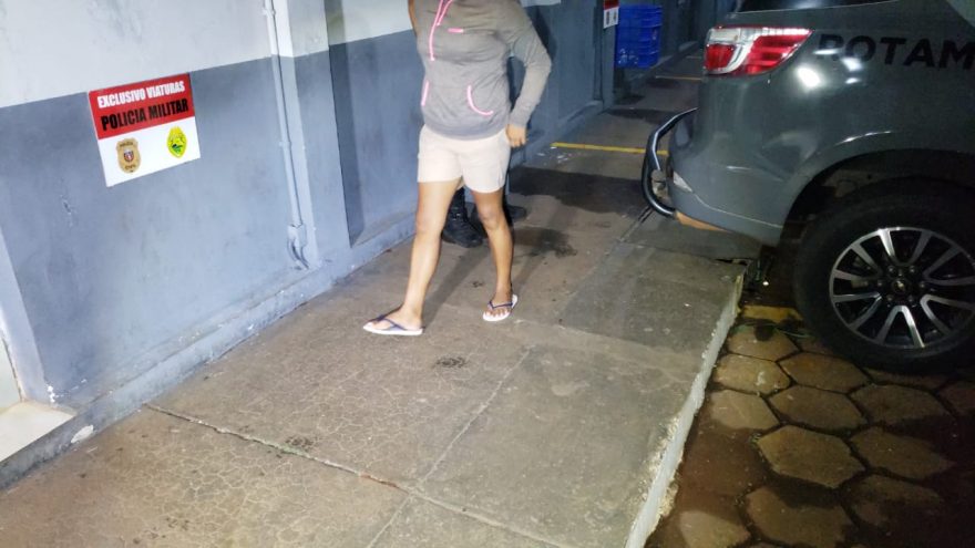 Mulher detida com buchas de cocaína é levada à 15ª SDP