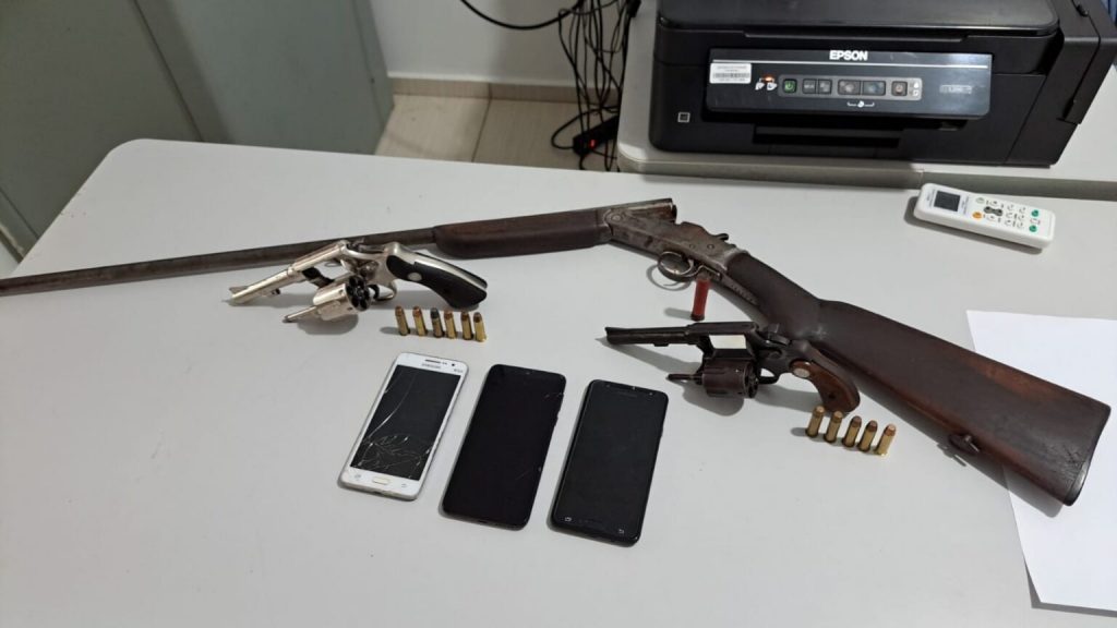 Irmãos suspeitos de dois assassinatos são presos em Santa Helena Irmãos suspeitos de dois assassinatos são presos em Santa Helena