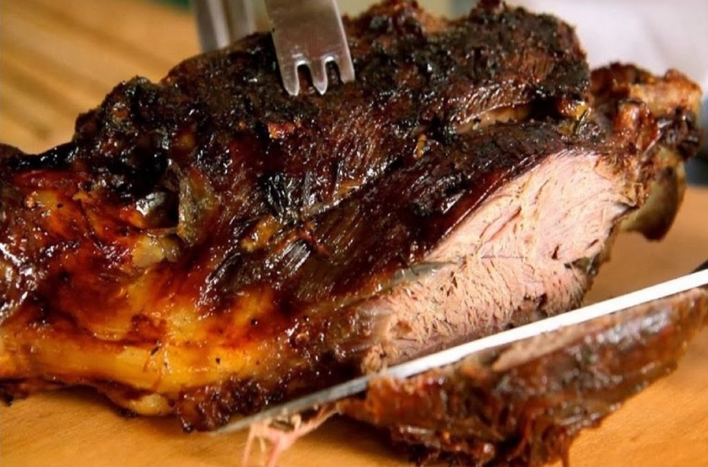 Hoje tem paleta suína assada no Restaurante Popular; confira o cardápio Hoje tem paleta suína assada no Restaurante Popular; confira o cardápio