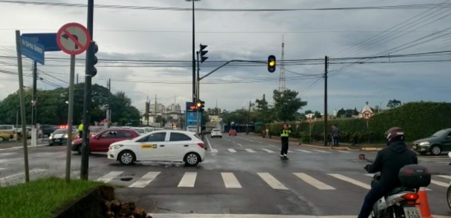Semáforos da Carlos Gomes com Cuiabá seguem inoperantes