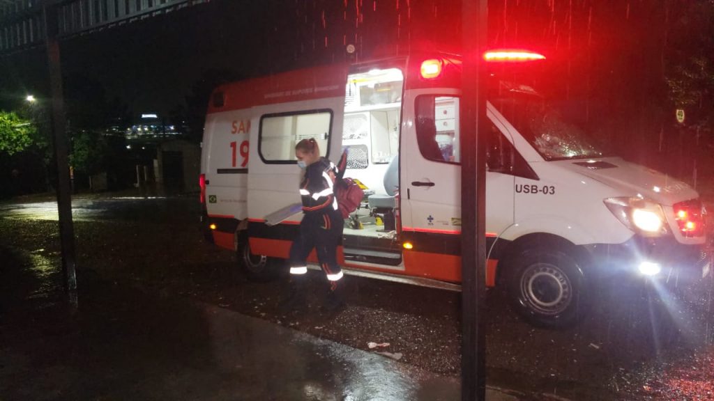 Popular encontra homem caído na rua e chama socorro no Cascavel Velho Popular encontra homem caído na rua e chama socorro no Cascavel Velho