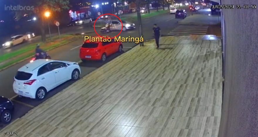 Vídeo: motorista avança preferencial e deixa motociclista com ferimentos graves em Maringá
