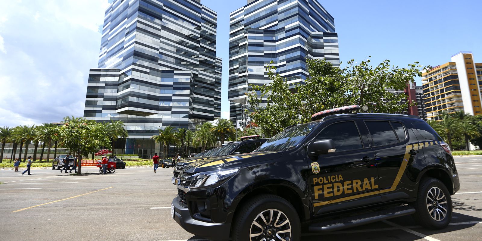 PF e Exército deflagram ação contra suposta venda ilegal de armas PF e Exército deflagram ação contra suposta venda ilegal de armas