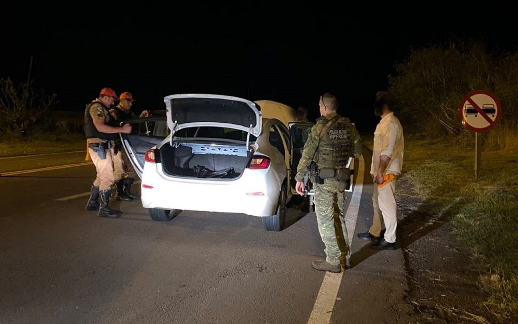 Polícia Rodoviária apreende caixas de cigarros eletrônicos durante Operação Termópilas Polícia Rodoviária apreende caixas de cigarros eletrônicos durante Operação Termópilas