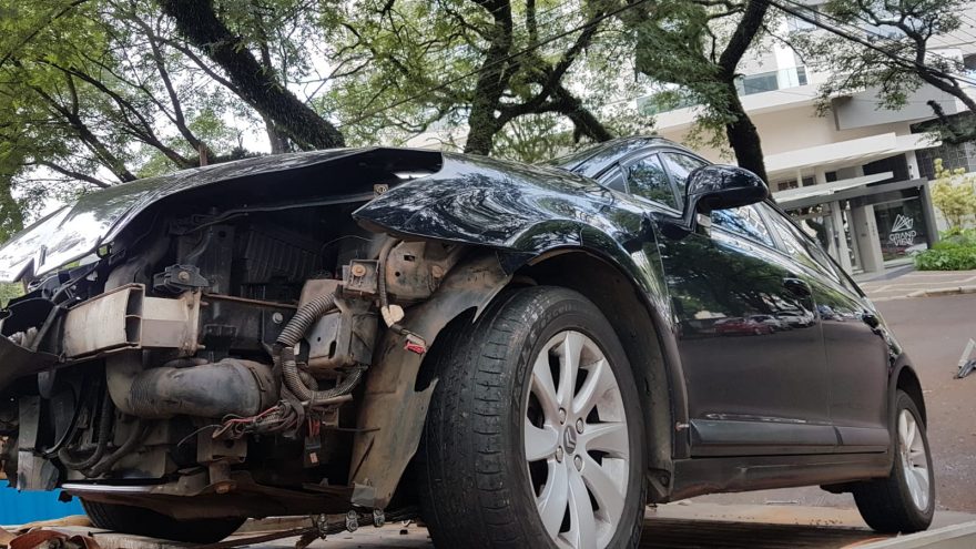 Citroën C4 e o Fiesta se envolvem em colisão no Centro