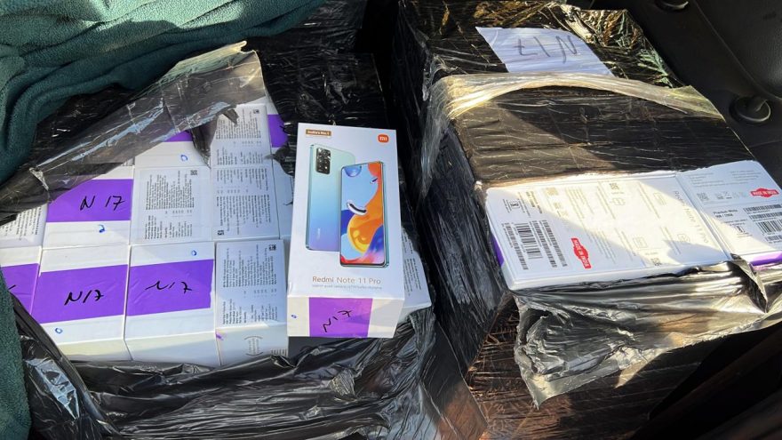 Grande apreensão de celulares é realizada durante operação da Receita Federal e Polícia Federal
