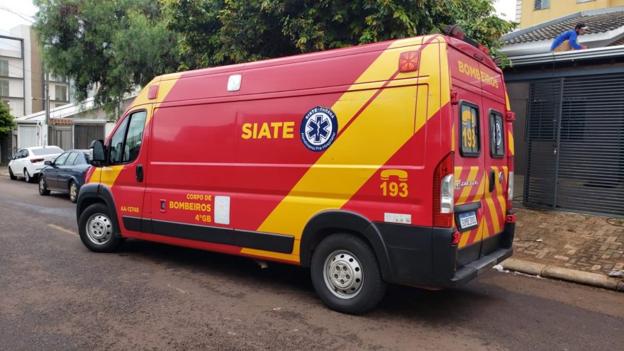 Homem sofre queda em telhado e é socorrido pelo Siate no Santa Cruz