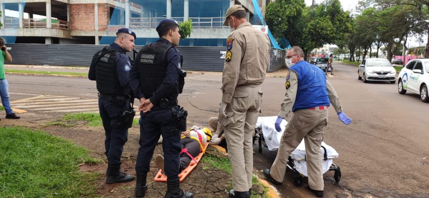 Idosa é encontrada caída na calçada no Centro