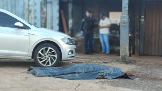 Homem morre ao ser baleado com pelo menos três tiros no Esmeralda