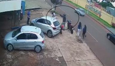 Imagem referente a Câmera registra momento em que homem é baleado em borracharia no Santa Cruz